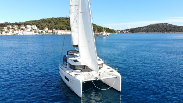 YachtABC - Balance 69 - Croatia - Lagoon 40 - 4 + 1 cab.